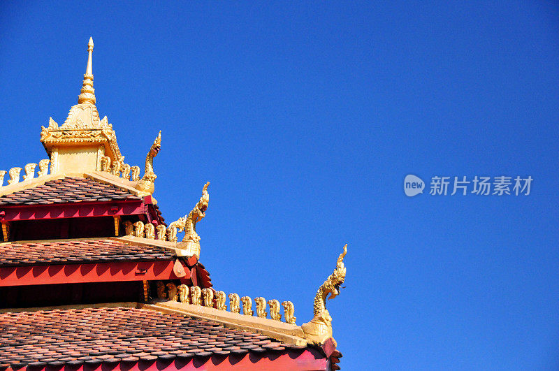 Pha That Luang -屋顶与Nagas的西入口亭，万象，老挝
